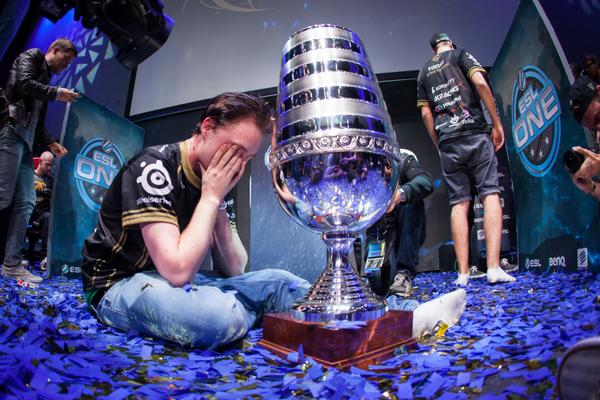 ESL ONE Cologne 2014 Winners- NinjasInPyjamas 